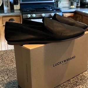 Lucky brand women’s leather flats. Size 9. Never worn.